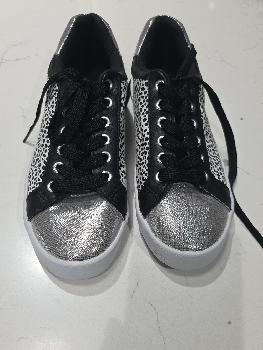 Evans Women’s Metallic Silver & Black Fashion Sneakers Size 6